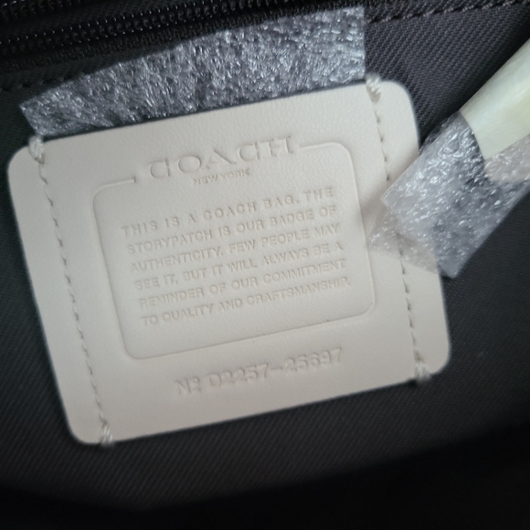 🔥SOLD🔥🆕🌺COACH🌺 Ladies Small Signature Jacquard Canvas Shoulder Bag - Picture 14 of 16